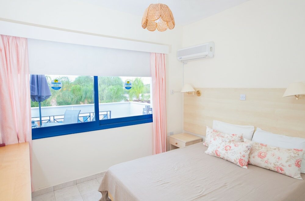 Фото Flouressia Gardens