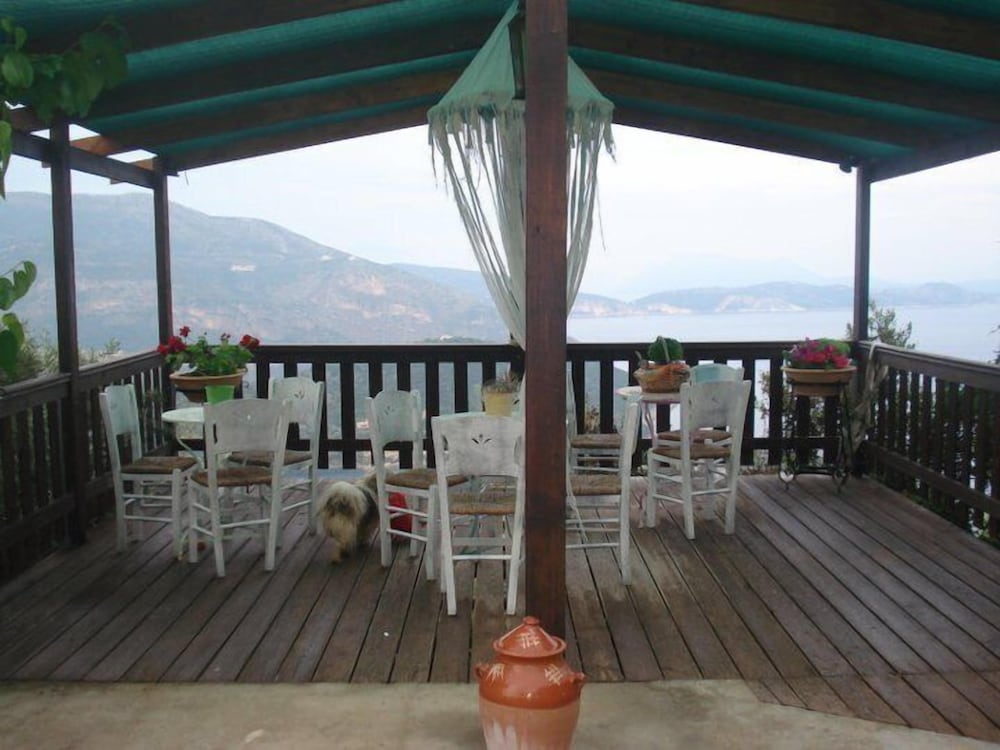 Фото Arethousa Villas