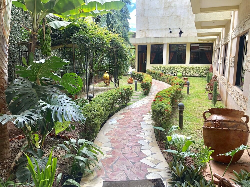 Фото отеля 2