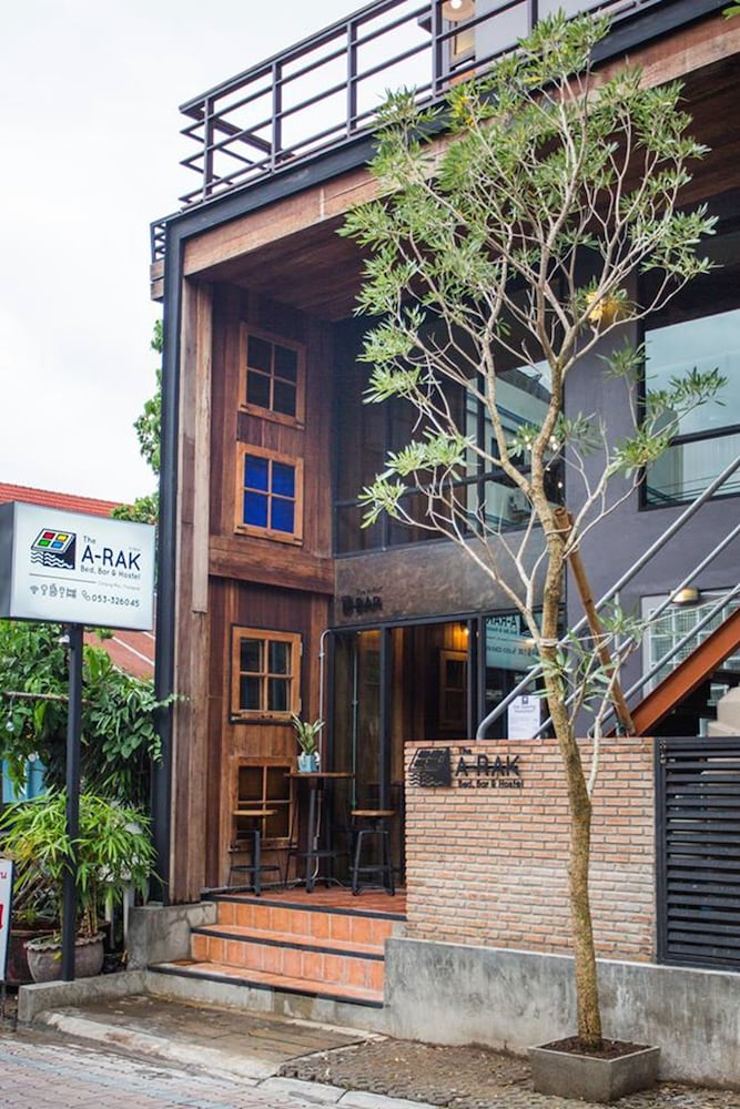 Фото The Arak Bed Bar and Hostel