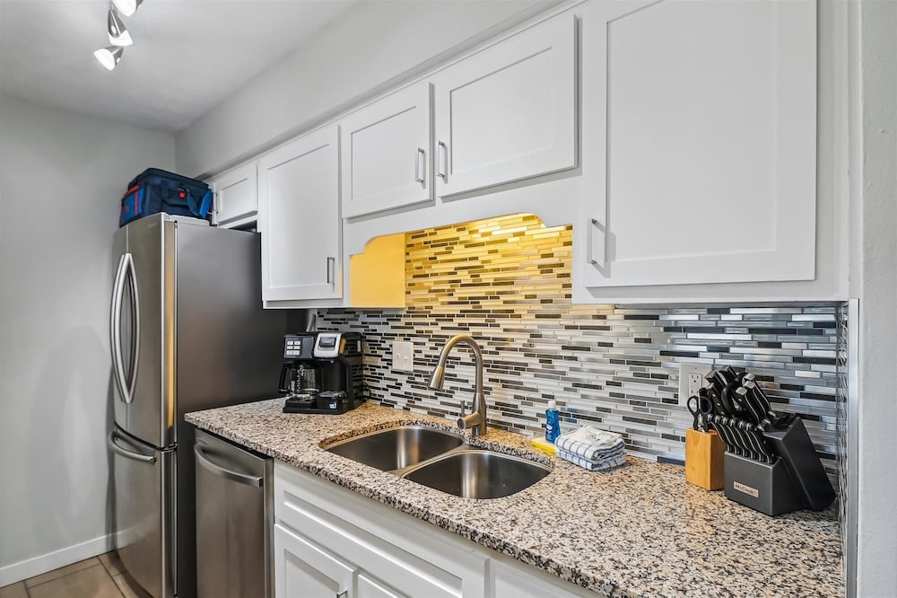 Фото Endless Summer E3 by Book That Condo