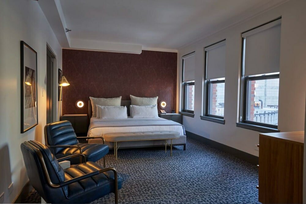 Фото Magnificent Mile Suites