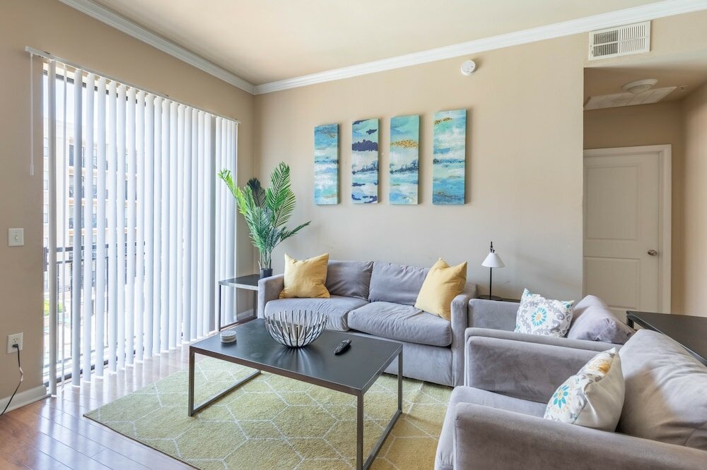 Фото Executive Suite With Pool & Gym