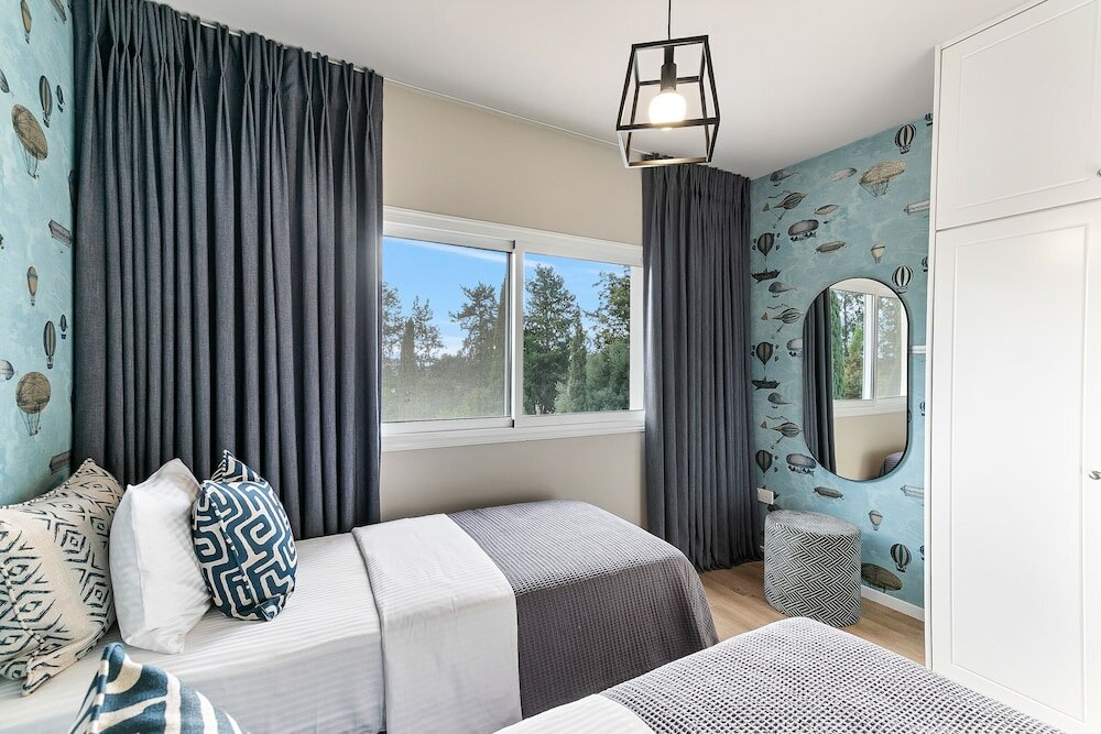 Фото Phaedrus Living: Modern Heights Luxury Flat