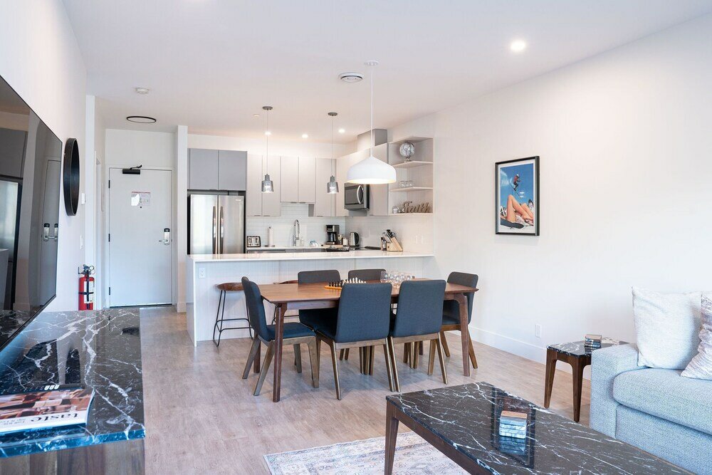 Фото Mountainside Revival Revelstoke Vacations