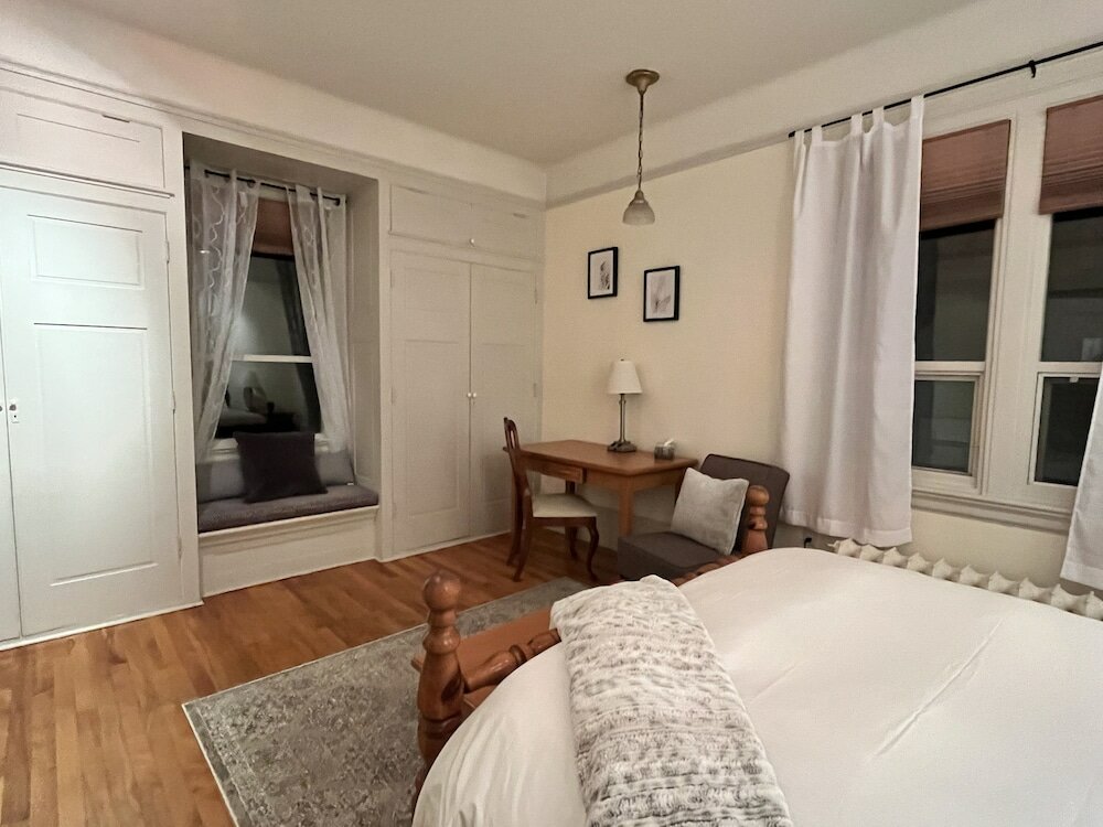 Фото Stirling House Bed & Breakfast