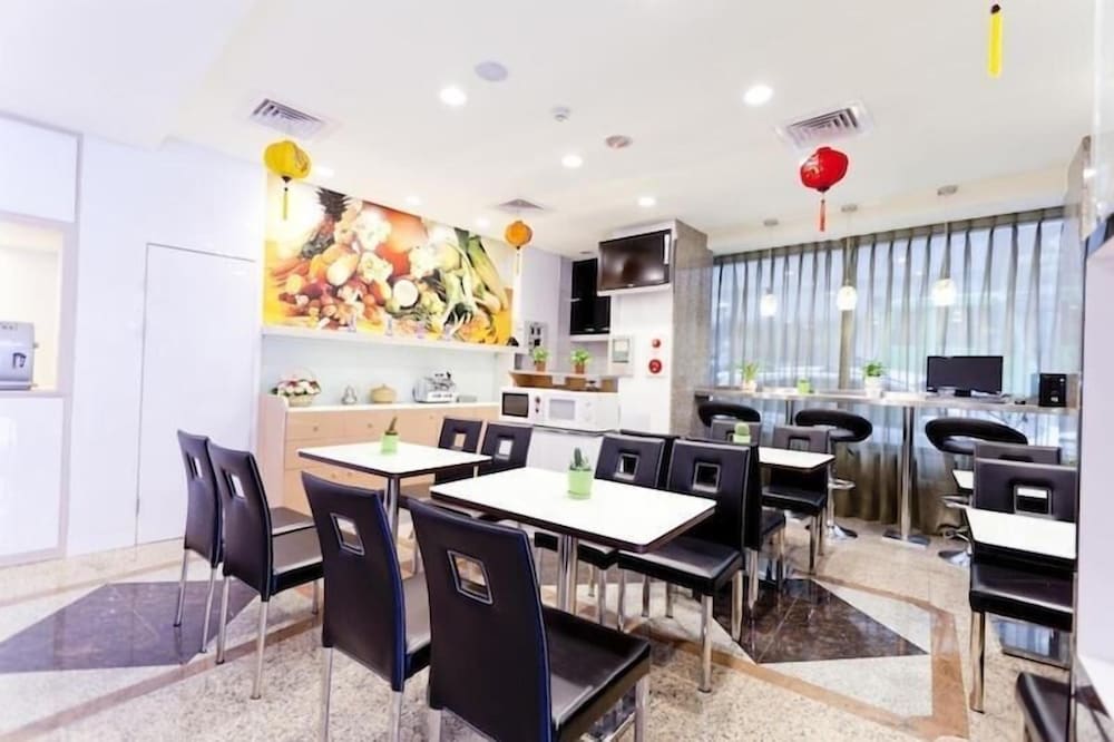 Фото The Dealer Hotel