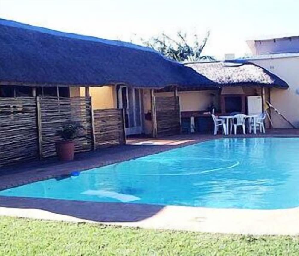 Фото At Eezzze Riversway Self Catering