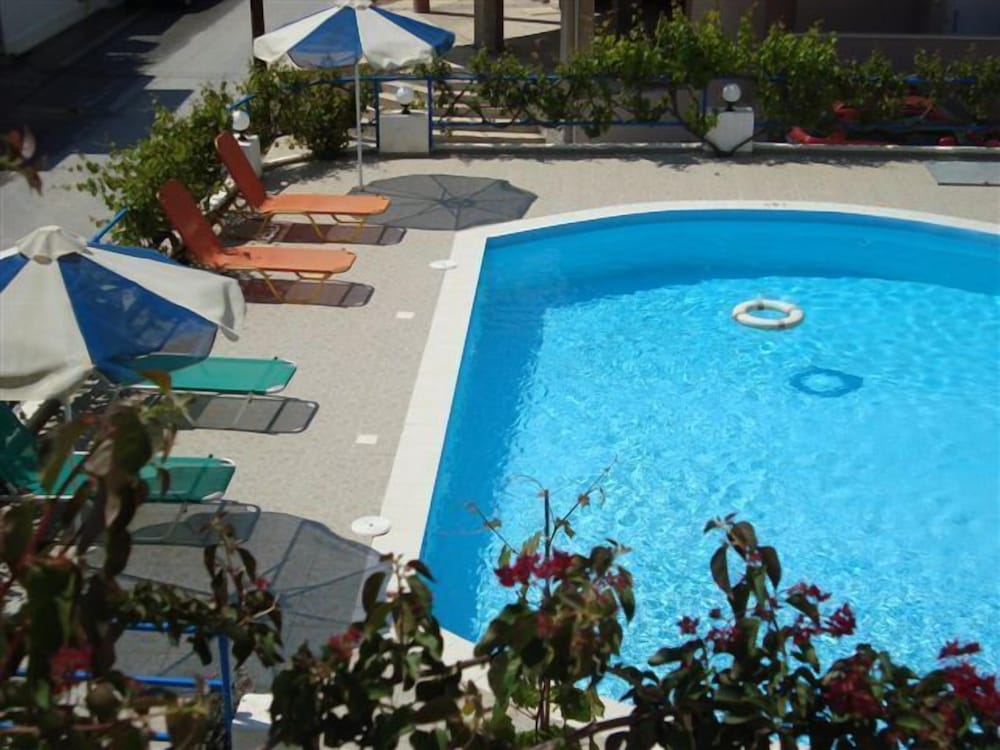 Фото отеля 2