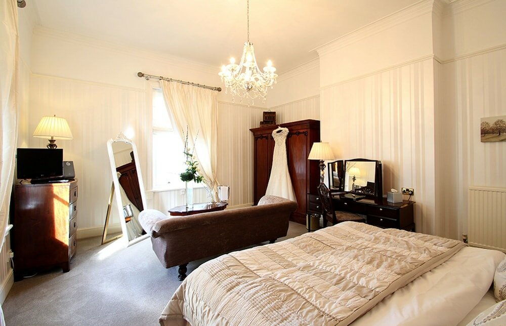 Фото The Alexandra Court Hotel