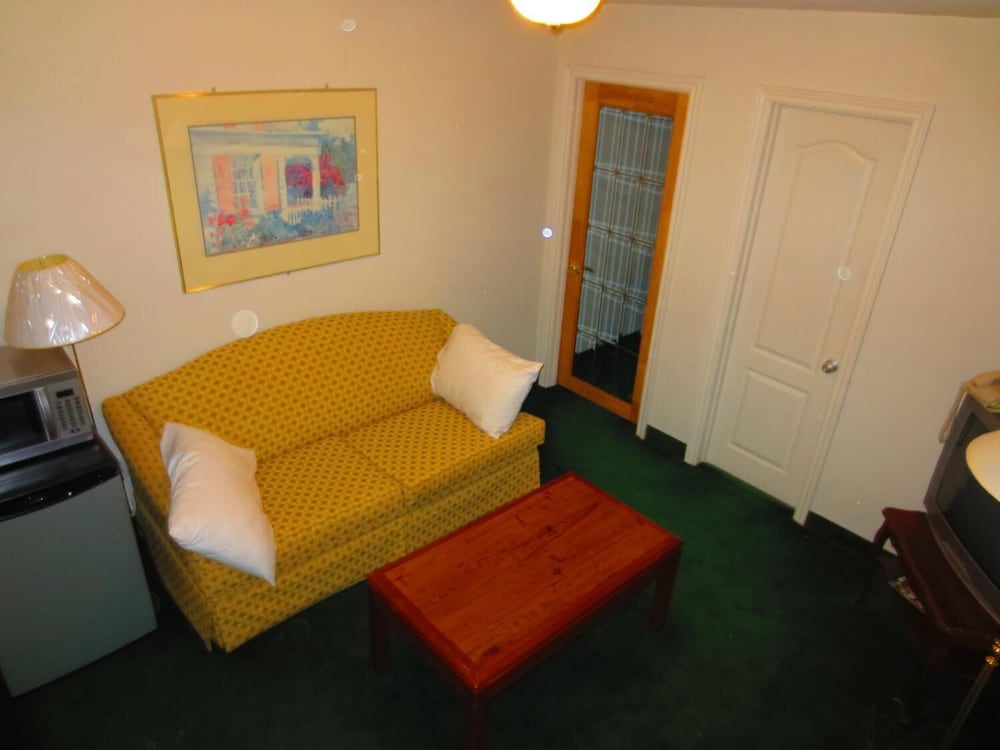 Фото Canadiana Motel