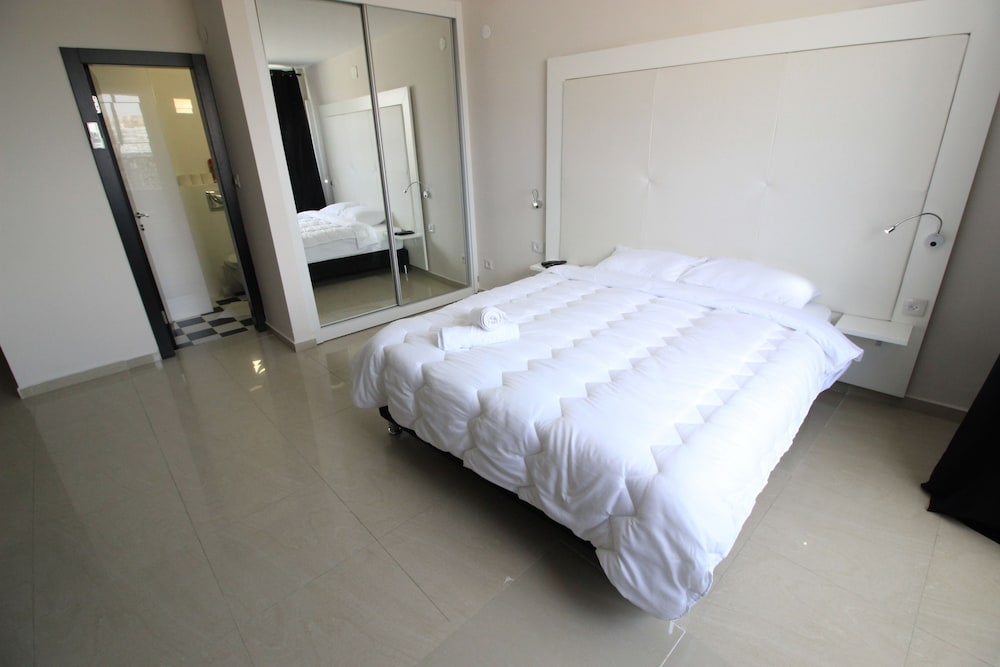 Фото Rich Royal Suites