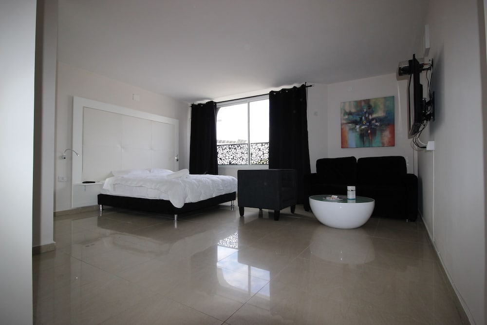 Фото Rich Royal Suites