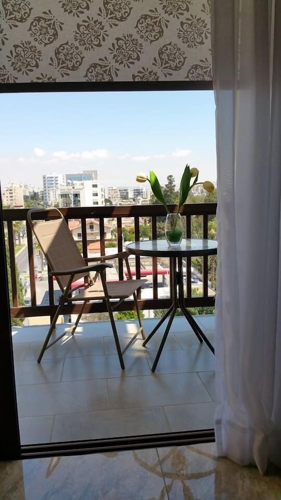 Фото Layiotis Hotel Apartments