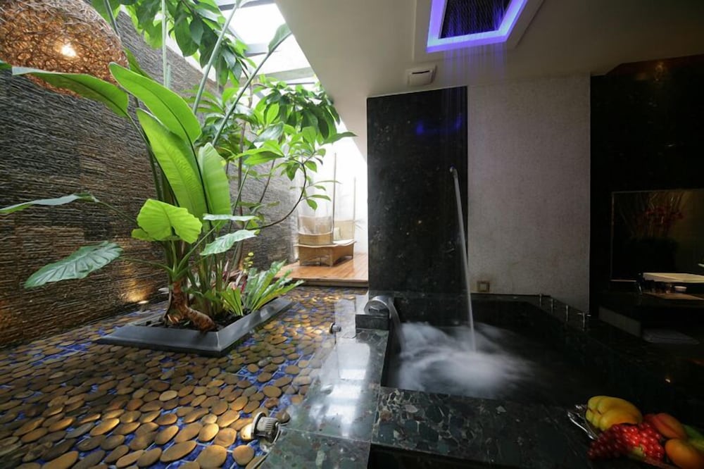 Фото Moonshy Boutique Motel