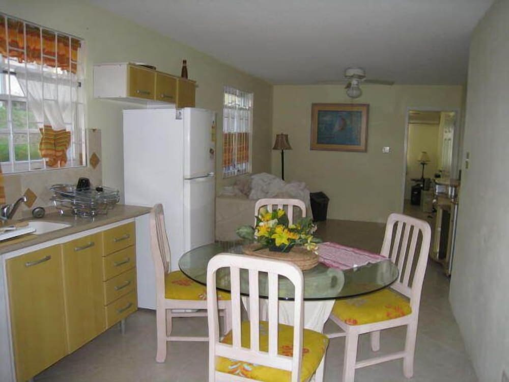 Фото Croton Studio at Sungold House Barbados