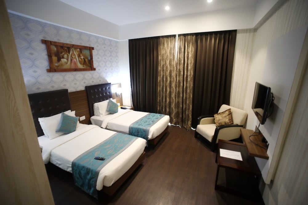 Фото Отель The Byke Suraj Plaza Veg
