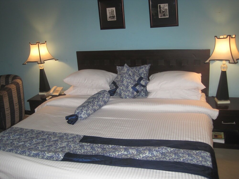 Фото Axari Hotel & Suites