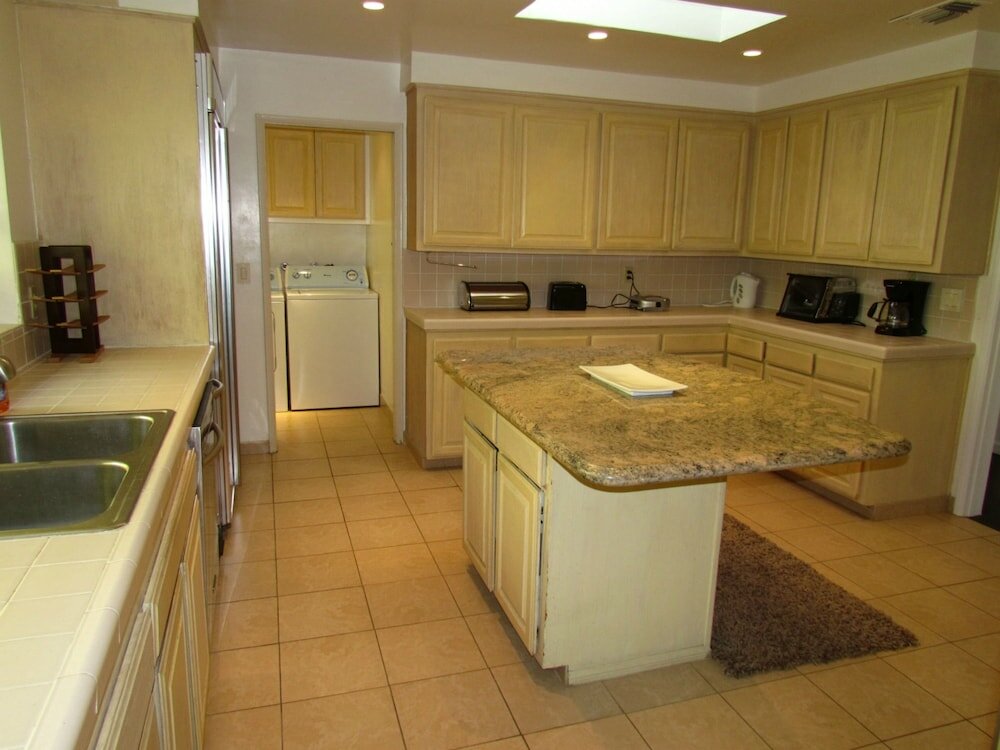 Фото 4 Bedroom Celebrity House with Pool & City View