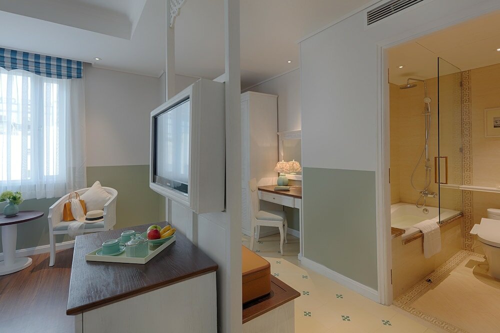 Фото Au Lac Charner Hotel