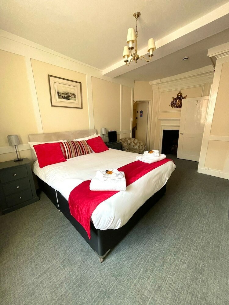 Фото The Crown And Cushion