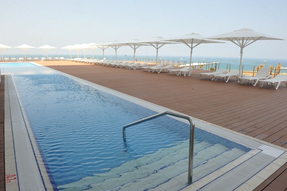 Фото Island Suites Hotel