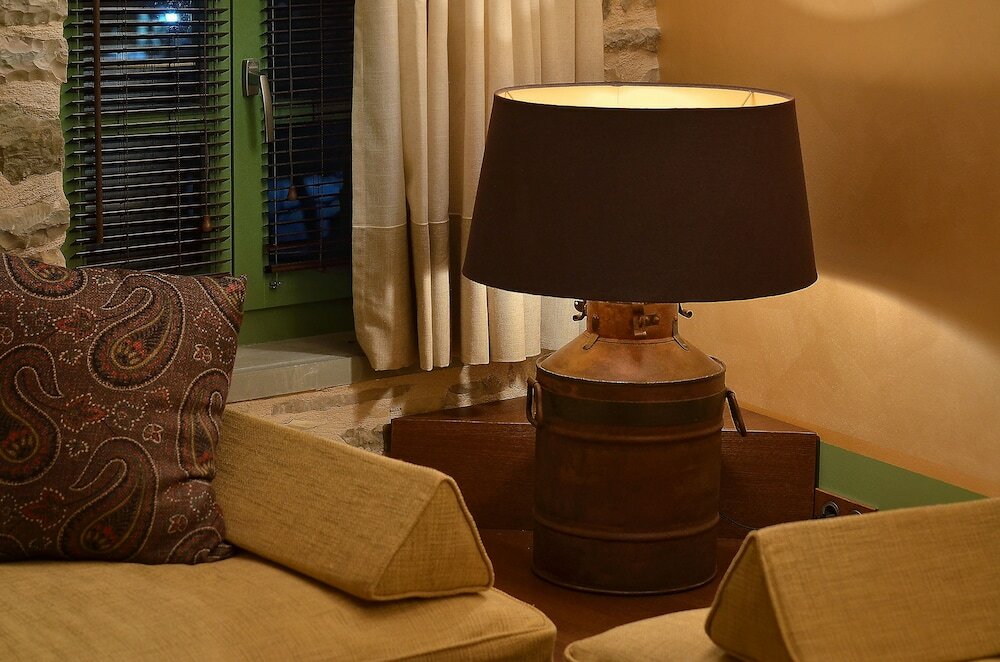 Фото Aithrio Guesthouse