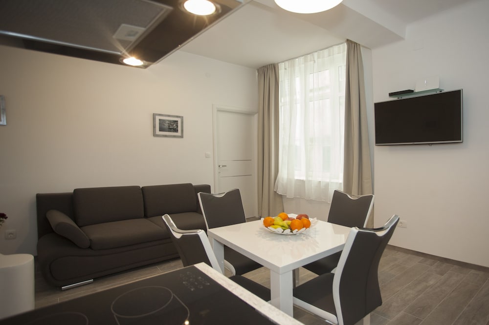 Фото Bouganvillea Split Apartments