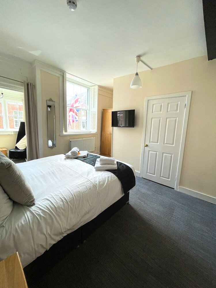 Фото The Crown And Cushion