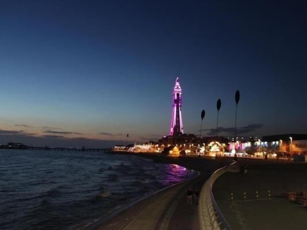 Фото The New Royal Windsor Hotel