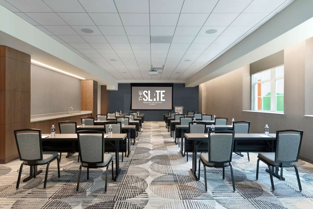 Фото The Slate Denver, Tapestry Collection by Hilton
