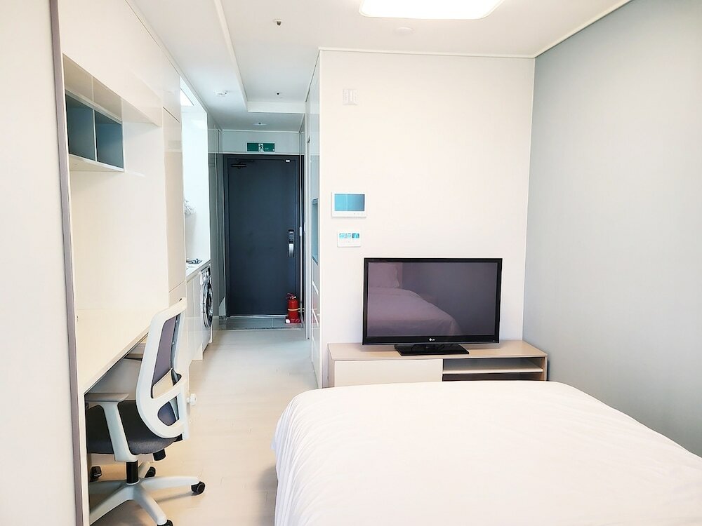 Фото The November Stay in Landmark