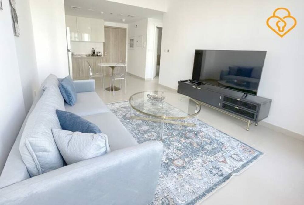 Short-term housing rental Una Modern Studio Town Square, Emirate of Dubai, photo