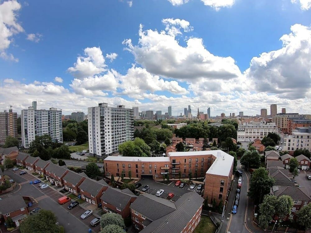 Фото Executive City Apartment -Near Greengate