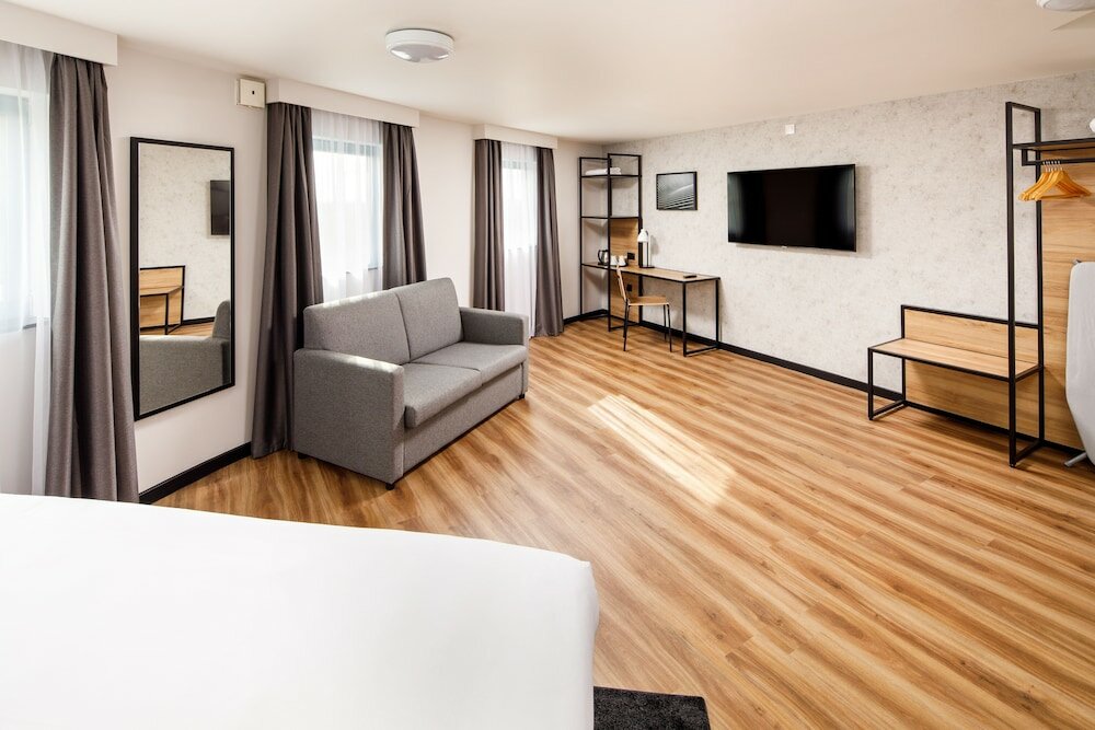 Фото Ibis London Heathrow Terminal 5