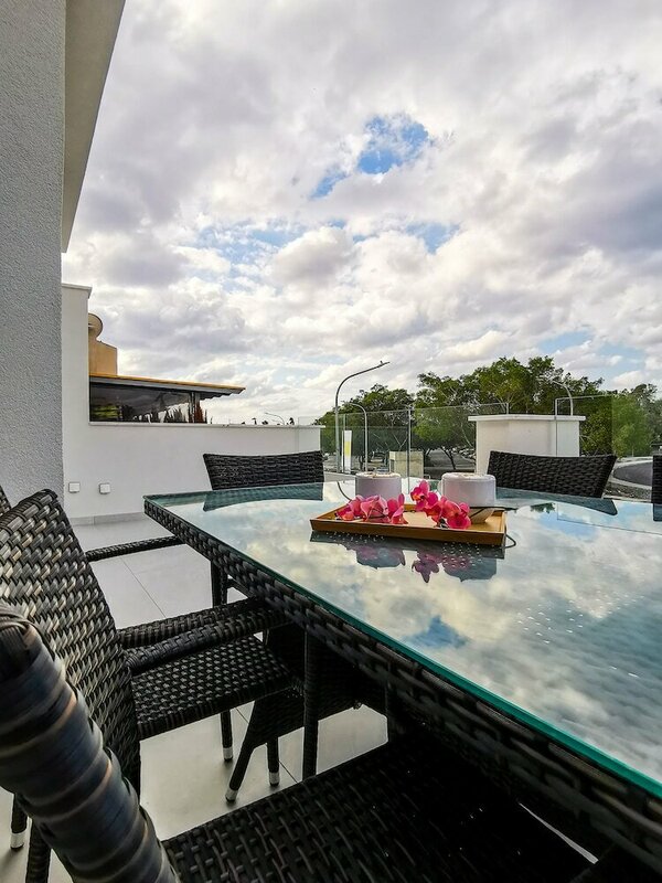 Гостиница Phaedrus Living: Seaside Deluxe Flat Harbour 107 в Пафосе