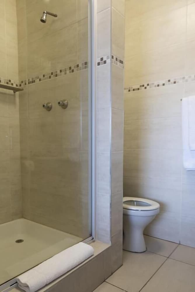 Фото Hotel Savoy and Conference Centre