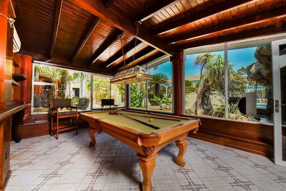 Фото Massive Oceanfront Villa - SPA - Sauna - Gameroom - Malmok!