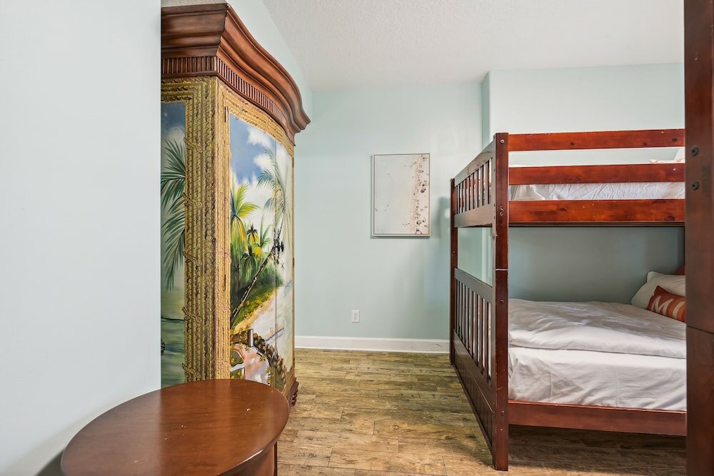 Фото Tropic Winds by Book That Condo