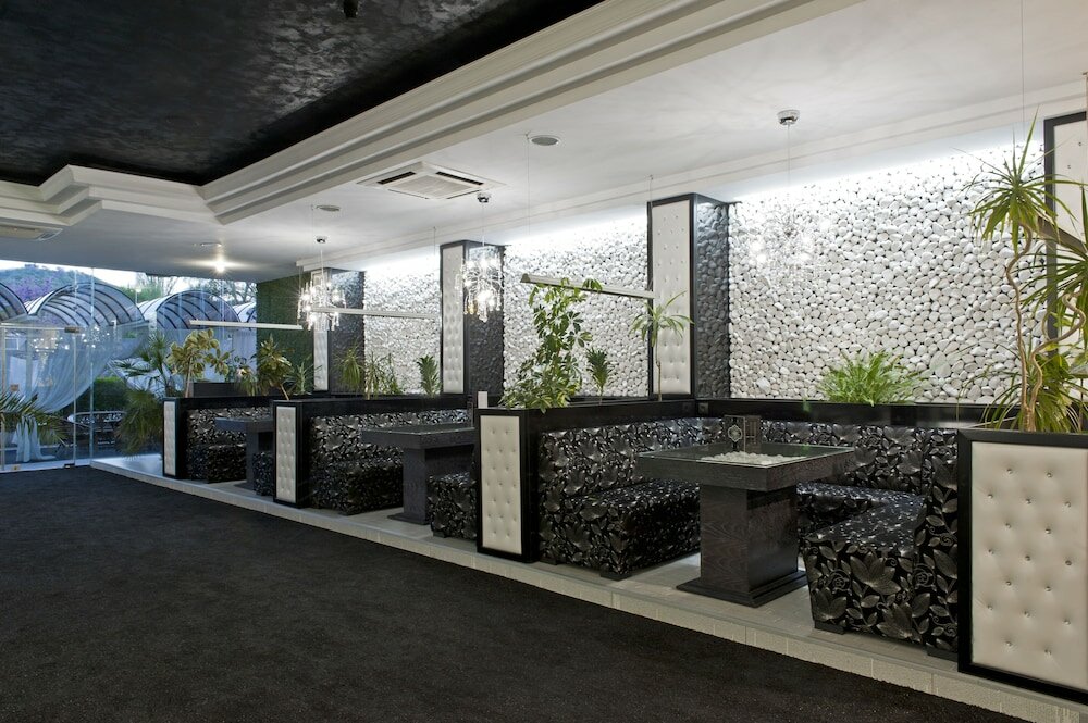 Фото Grand Hotel Shumen