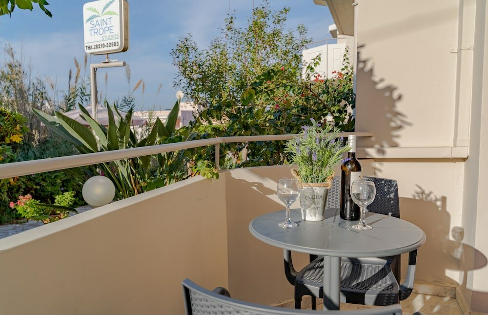 Фото Saint-Trope Studios