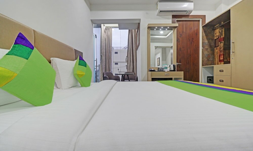 Фото Treebo Trend Kanopy Greens