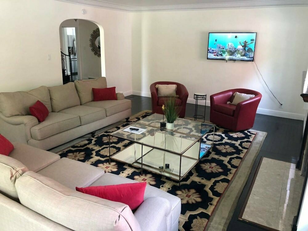Hotel Spacious Luxury Home 5 min to Detroit Golf Club, Detroit, photo