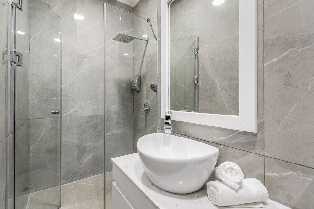 Фото Luxury Garden Apartment Heated Pool