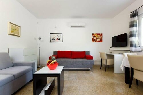 Гостиница Nice Beach Apartments in Stobrec