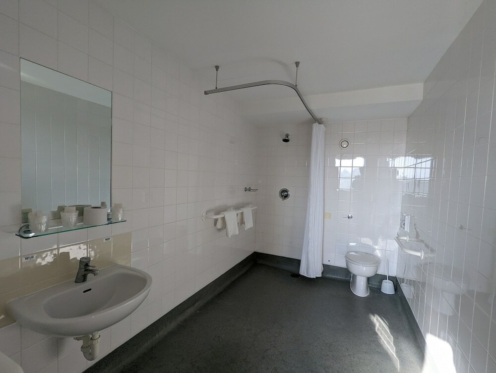 Фото Broadview Hotel