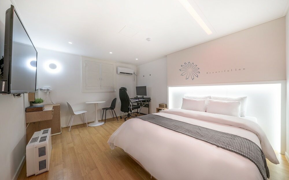 Фото Suwon City Hall Station Tumi