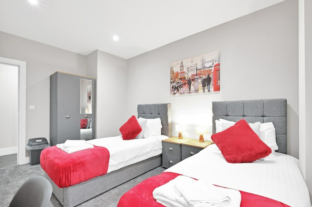 Фото Crown Place 2 & 3 Bedroom Luxury Apts