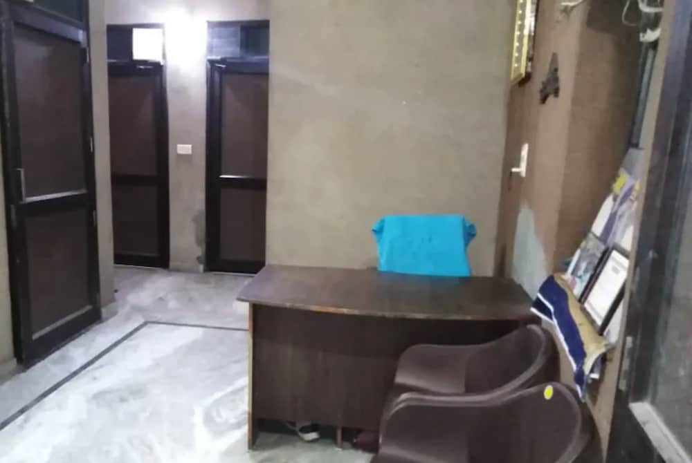 Фото Goroomgo Wow Backpackers Hostel Amritsar