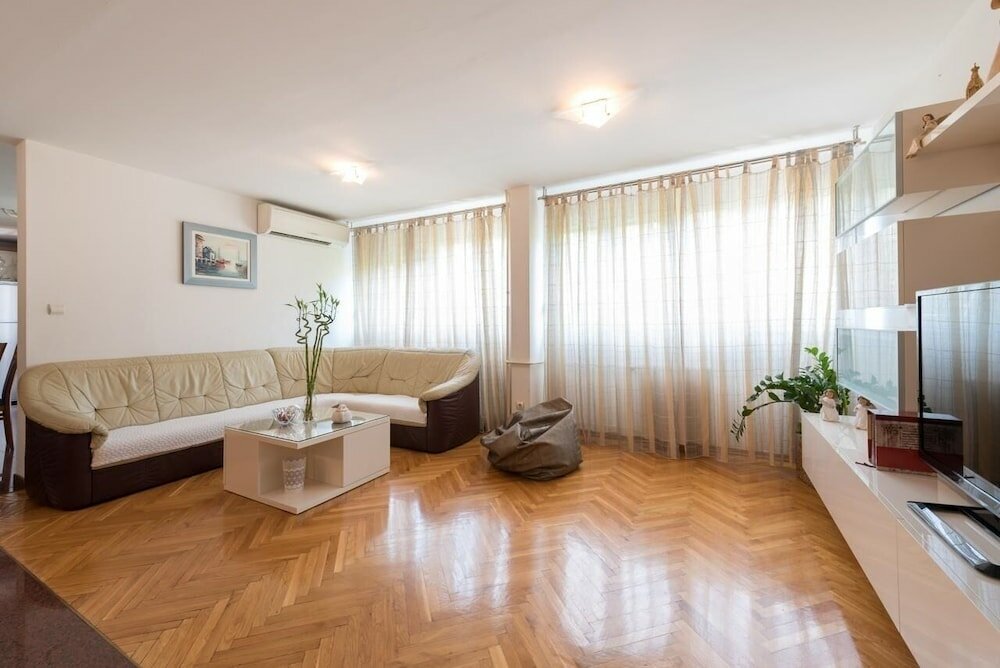 Фото Snjeza - Spacious & Comfortable - A1